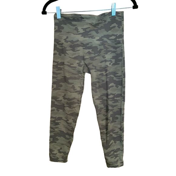 Spanx Capri Legging Camo Green Print Women's Size Medium Workout - Picture 1 of 7